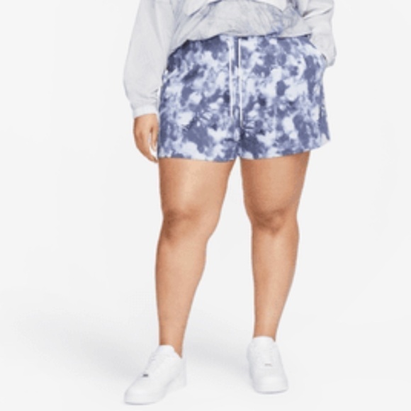 Tie Dye Blue and White Short Women Plus Size 3X - Picture 1 of 11